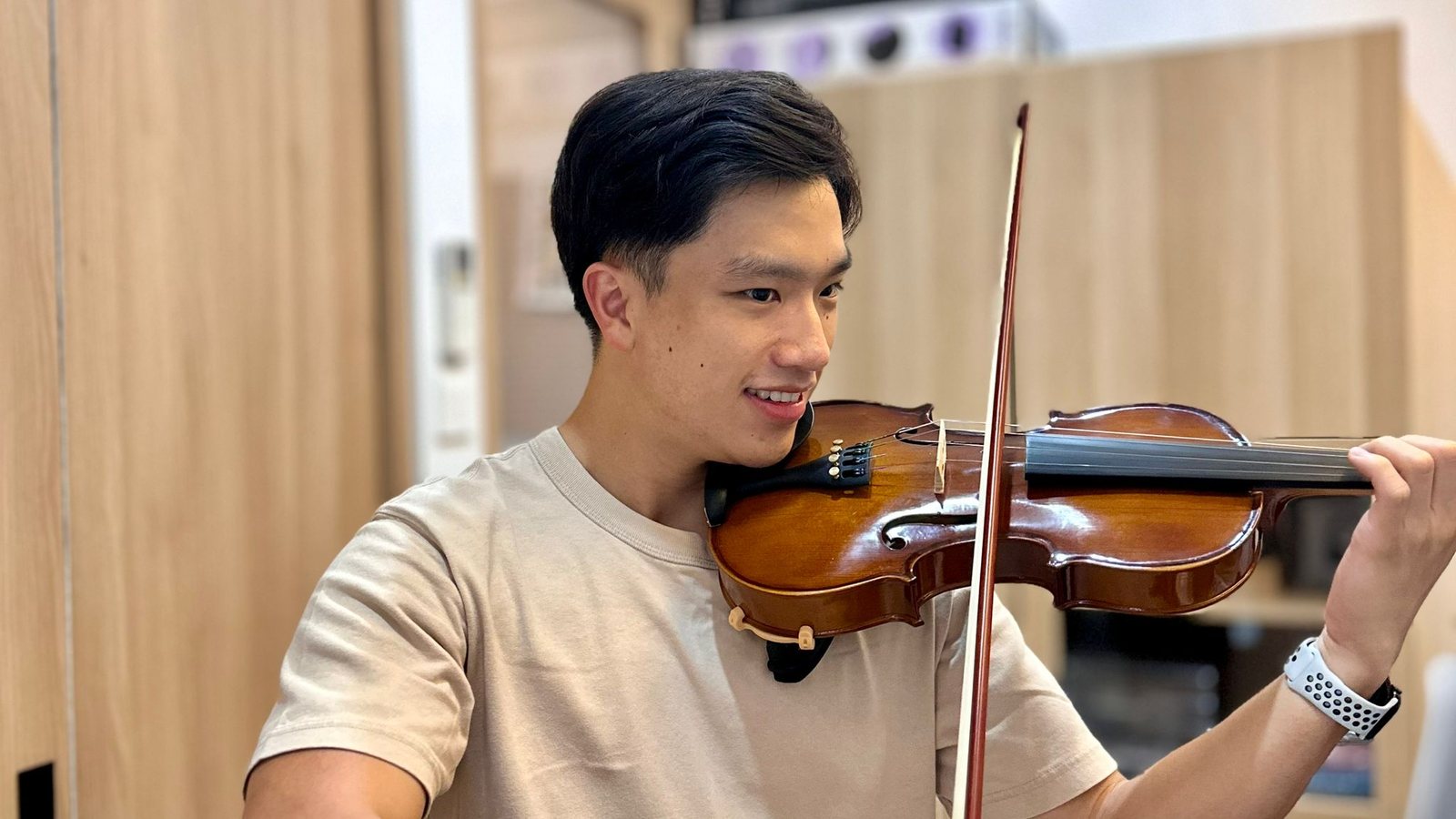 An adult student playing the violin at Bowed Strings